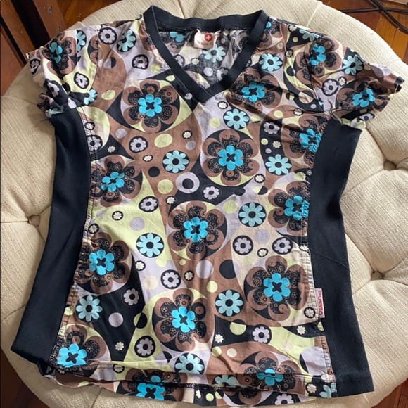 Scrub 5 tops bundle - Picture 11 of 12